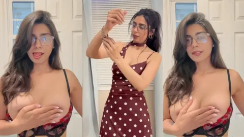 Onlyfans Model Aqsa Pervaiz Shows Off Her Naked Boobs And Plays hot sex