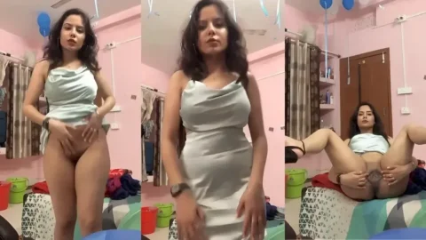 Slutty girlfriend exposes her tight pussy for a close up hole view hot sex