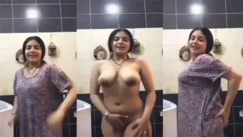 Video call Friend's sexy mother shows her pussy on video