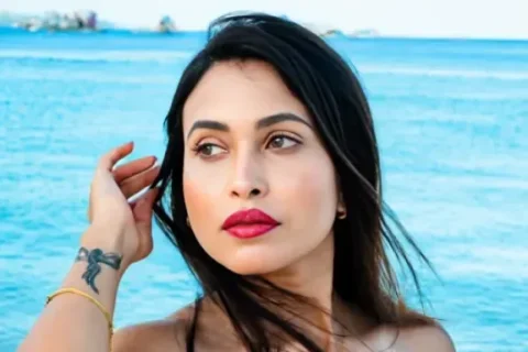 Hottie Insta Model Sarmishtha Sarkar Viral BDSM Lesbian Kissing Sucking Boobs And Pressing