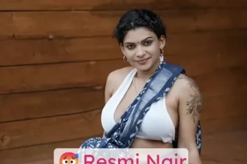 Resmi Nair Most Surprising Video Teasing Her Big Boobs in Snow Pissing and Playing With Pussy Sex Video