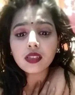 Horny Bhabhi Fully Nude on Live Videocall Fingering Her Wet Pussy Sex Video