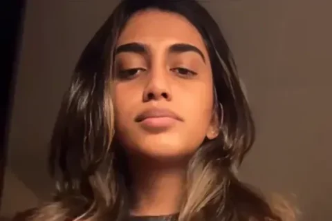 Desi College Girl Lifts Shirt Show Perfect Boobs and Dark Nipples Sex Video