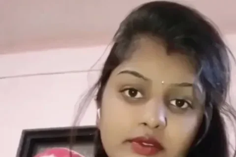 Desi Bhabhi Showing Big Boobs Live on Chamet Cam Show Leaked Sex Video