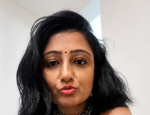 Sexy Figure Desi Milf Strips Saree Pressing Boobs and Finger Fucks Her Wet Pussy Sex Video