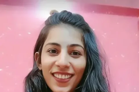 Horny Desi girlfriend gets naked on cam, teasing with her bouncing tits and dirty talk. Sex Video