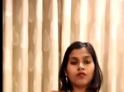 This Onlyfans model undressed her saree going naked exposes her big boobs, thick ass and pussy closeup Sex Video