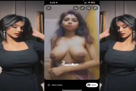 Desi Sexy Babe Showing Boobs Videos