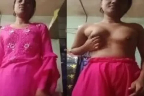 Slim Bengali sex girl fingering her horny pussy