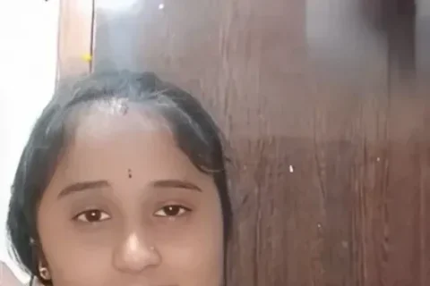Sexy Tamil Wife in Purple Blouse and Gajra Live Boob Flash Sex Video