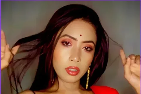 Instagram Influencer Moumita Horny Tease Shows Big Boobs While Stripping Sex Video