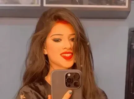 Famous Insta Model Barsha Jha Nude Video Strips Down to Nothing Sex Video