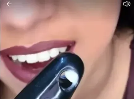 Desi GF Fingers Pussy Masturbates with Hair Brush Live on Cam So Fucking Hot! Sex Video