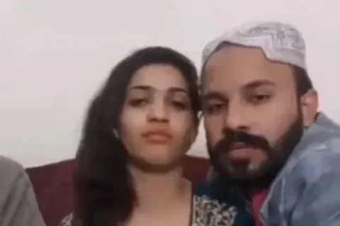 Sexy Bhabhi Live with Two Boyfriends Teasing Her Ass and Boobs Sex Video