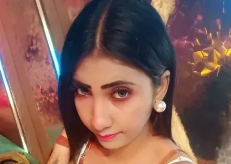 Priyanka aka Perky Bong Teases Her Ass, Flashes Boobs, Shows Hairy Pussy Sex Video