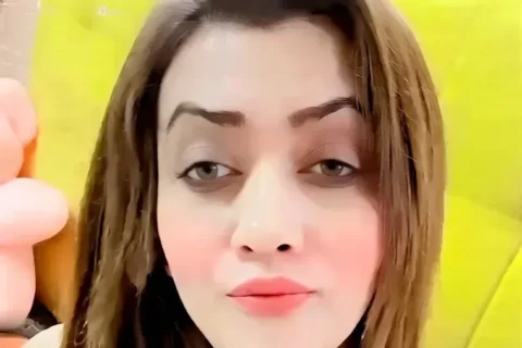 Desi Milf Exposing Topless Boobs And Nipples Close Up On Cam