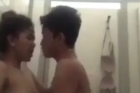 Young lover fucked in bathroom