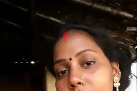 Bhabhi Completely Nude Showing Armpits And Spreads Pussy Sex Video
