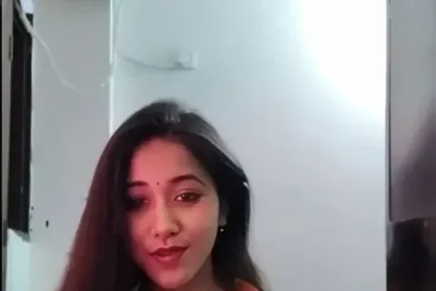 Desi Girl Goes Nude Fully Topless on Tango Live Teasing Her Boobs for All to See Sex Video