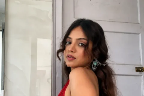 Shrihin Nari aka Meghna Paul Enjoys a Hot Threesome with Boobs Pressing and Doggy Style Fucking Sex Video