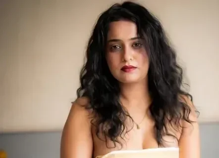 Watch Tanvi Patil Get Totally Nude, Showing Off Her Hot Boobs and Horny Pussy with Her Face Sex Video