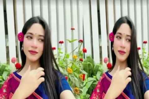 Beautiful Horny GF With BF Full Clip