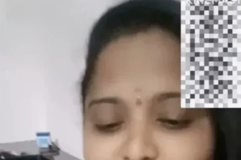 Indian Bhabhi Pulls Nightie Up on Chamet Live to Show Her Big Round Boobs Sex Video