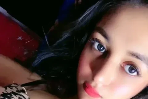 This sexy girl teases her tight boobs on bed live for fans Sex Video