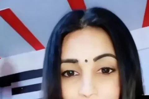 Hot Wife Strips Naked, Plays with Her Huge Boobs and Spreads Her Wet Pussy Wide on Chamet Live Sex Video
