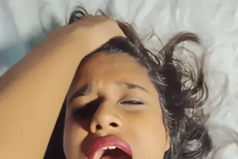 Desi Girl Fully Nude Sucking Cock and Getting Pounded Hard Sex Video