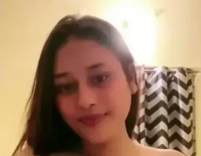 Indian Bombshell Fully Topless Teasing Showing Her Boobs Sex Video