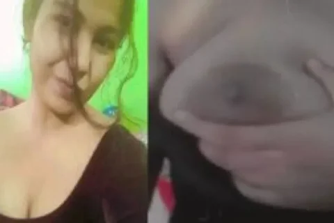 Bangladesi sex girlfriend huge melons displaying