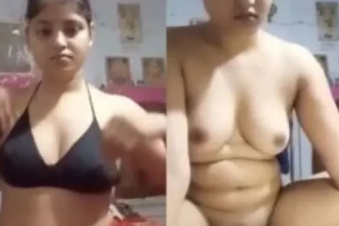 Cute Indian girl naked pussy show selfie MMS