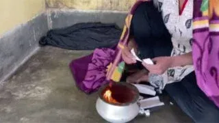 Desi gaon ki garmi bhari raat mein patni ka masti bhara sone ka anokha raaz Sex Video