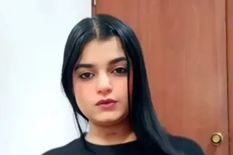 Horny Desi Girl Flashes Her Huge Boobs and Shakes Ass on Chamet Live Sex Video