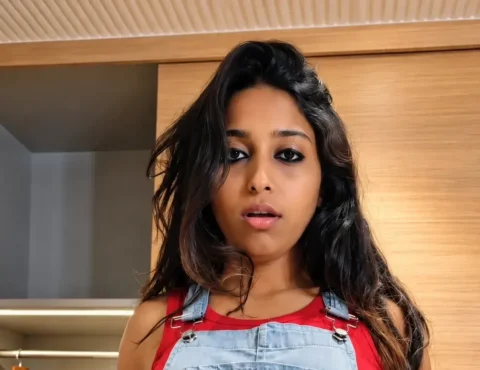 Famous Bong Model Anurima Banik Strips Fully Nude Teases a Hard Dick with Her Juicy Ass and Perky Boobs Sex Video