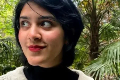 Famous Insta Influencer use vibrator