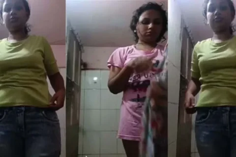 Beautiful Mallu Girl showing her boobs