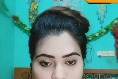 Hot Desi Babe Takes Her Big Boobs Out and Spreads Legs to Finger Her Wet Pussy on Chamet Cam Show Sex Video
