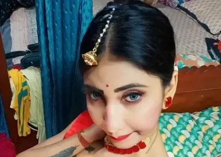 Desi Indian Girl Priyanka aka igotcurvs Stripping Full Nude Teasing Her Tight Pussy with Toys Sex Video