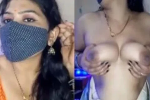 Super sexy Indian wife sexy boobs show