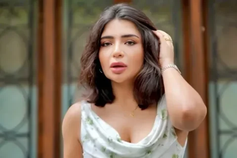 Insta Influencer Aaditi Kohli Horny Teasing Her Round Perfect Tits Riding In Pillow With Tight Pussy Show