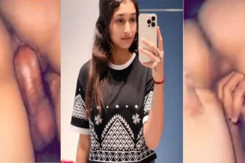 Tamil Slim Girl Fucking OYO Room With Friends