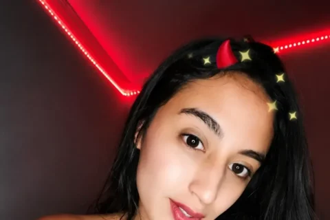 Hot Figure Babe Pulls Out Her Tits and Bends Over to Masturbate Her Pussy for Fans Sex Video