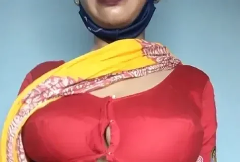 Village Bhabhi Strips Saree and Shows Big Boobs and Wet Pussy Live for Fans Sex Video