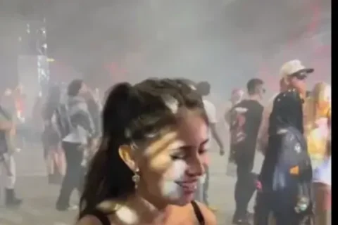 Viral Party Girl Showing Boobs on Fan Request and Letting Him Suck in Public Sex Video
