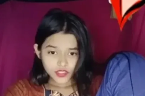 Cute Desi Girlfriend Live Sex Video Call Rubbing Her Shaved Pussy For Boyfriend Sex Video