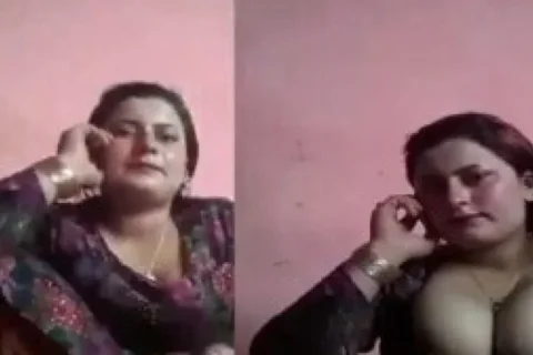 Pakistani bhabhi sex on call showing big boobs