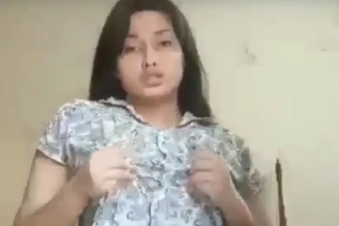 Hot college girl showing her nude videos