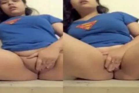 Bangladeshi girl fingering fat pussy on cam